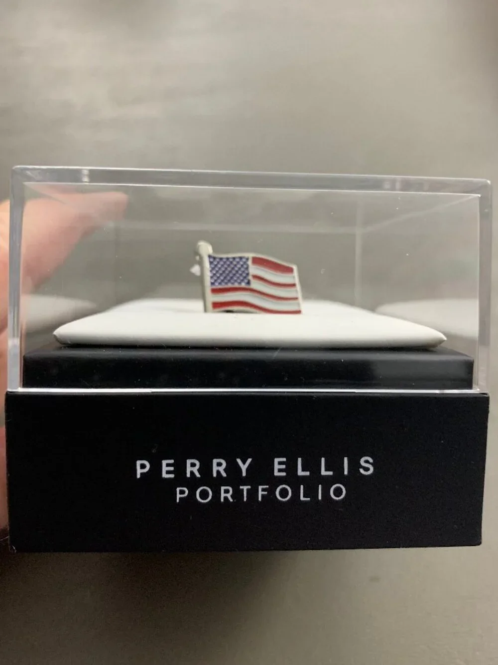 Perry Ellis Portfolio Men's Patriotic USA American Flag Novelty Lapel Pin Brooch